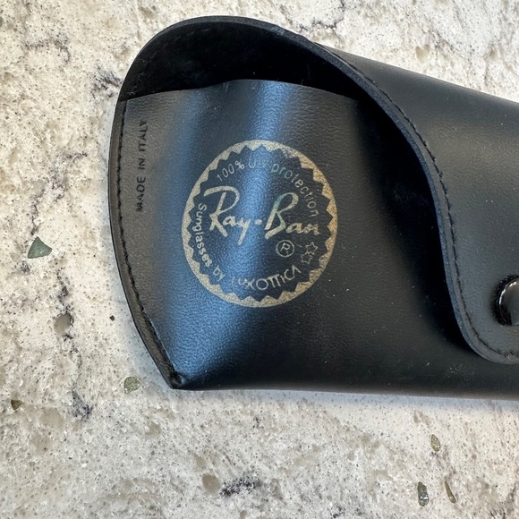 Ray Ban sunglass case - Picture 2 of 6